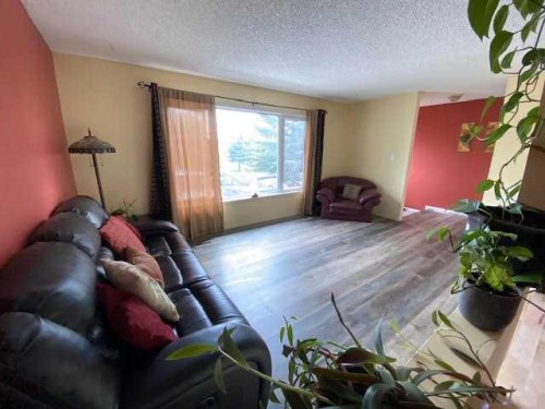 121 Sutherland Avenue, Hinton, AB - Indoor