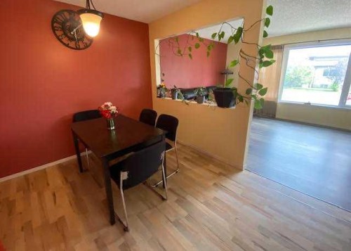 121 Sutherland Avenue, Hinton, AB - Indoor Photo Showing Dining Room