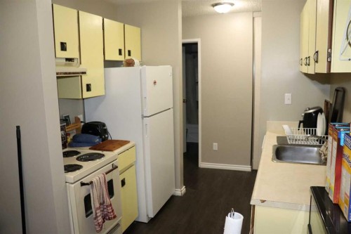 103-1221A Westhaven Drive, Edson, AB - Indoor Photo Showing Kitchen
