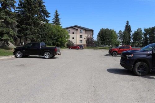 103-1221A Westhaven Drive, Edson, AB - Outdoor