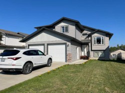 812 9 Street  Fox Creek, AB T0H 1P0