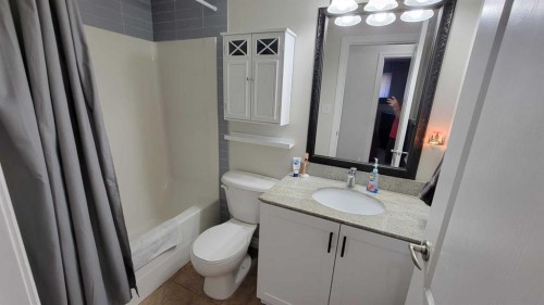 101-5037 7 Avenue, Edson, AB - Indoor Photo Showing Bathroom