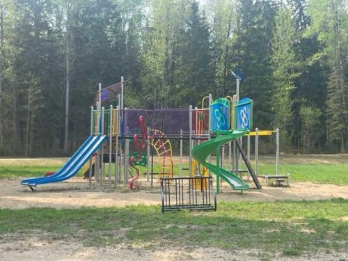 851 Wolf Trail, Sandy Lake, AB 