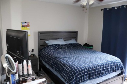 22-5437 10 Avenue, Edson, AB - Indoor Photo Showing Bedroom