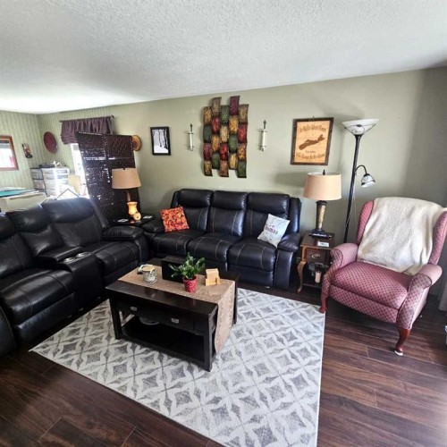 613 53 Street, Edson, AB - Indoor Photo Showing Living Room