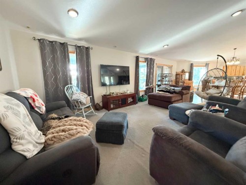 640002 Range Road 230.6, Rural Athabasca County, AB - Indoor Photo Showing Living Room