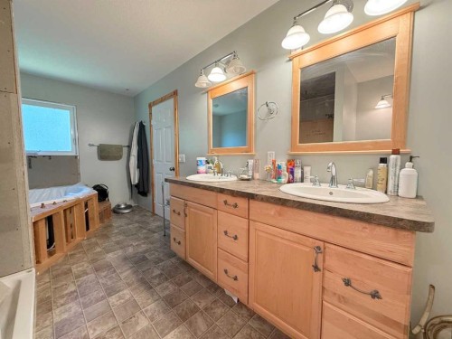 640002 Range Road 230.6, Rural Athabasca County, AB - Indoor Photo Showing Bathroom