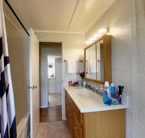 5124 8 Avenue, Edson, AB - Indoor Photo Showing Bathroom