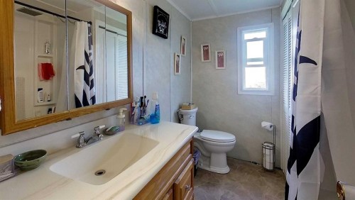 5124 8 Avenue, Edson, AB - Indoor Photo Showing Bathroom