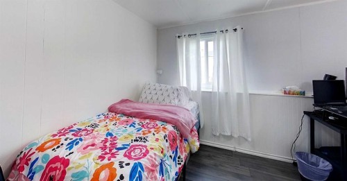 5124 8 Avenue, Edson, AB - Indoor Photo Showing Bedroom