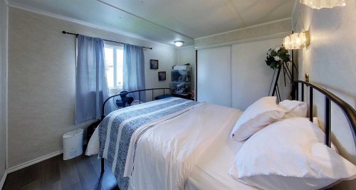 5124 8 Avenue, Edson, AB - Indoor Photo Showing Bedroom