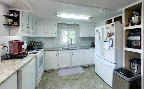 5124 8 Avenue, Edson, AB - Indoor Photo Showing Kitchen With Double Sink