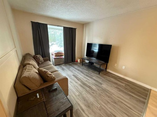 4810 16 Avenue, Edson, AB - Indoor Photo Showing Living Room