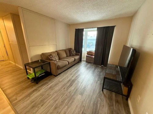 4810 16 Avenue, Edson, AB - Indoor Photo Showing Living Room