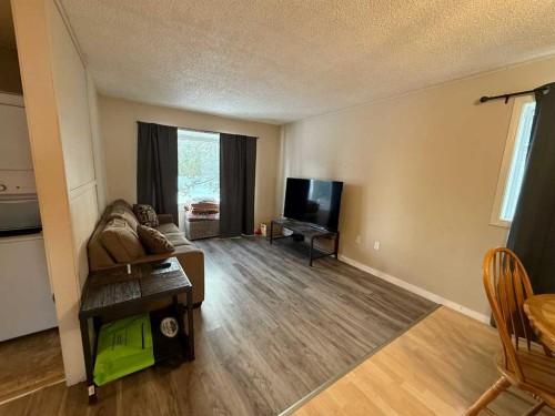 4810 16 Avenue, Edson, AB - Indoor Photo Showing Living Room
