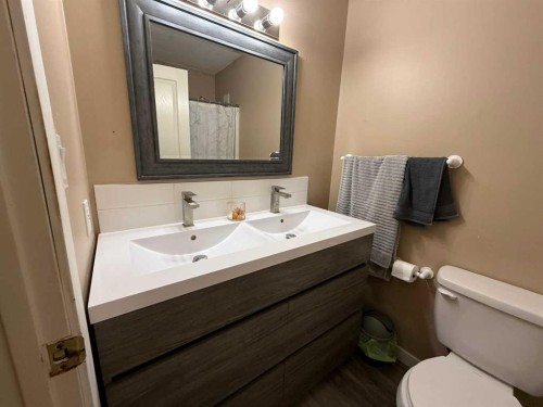 4810 16 Avenue, Edson, AB - Indoor Photo Showing Bathroom
