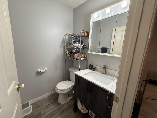 4810 16 Avenue, Edson, AB - Indoor Photo Showing Bathroom