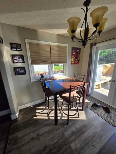 525 6 Avenue, Fox Creek, AB - Indoor Photo Showing Dining Room