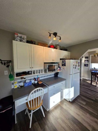525 6 Avenue, Fox Creek, AB - Indoor Photo Showing Kitchen