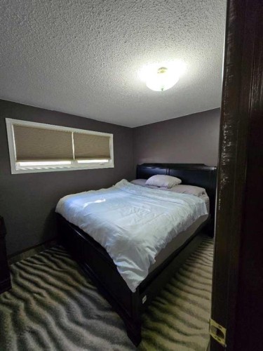 525 6 Avenue, Fox Creek, AB - Indoor Photo Showing Bedroom