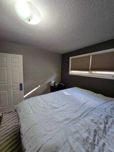 525 6 Avenue, Fox Creek, AB - Indoor Photo Showing Bedroom
