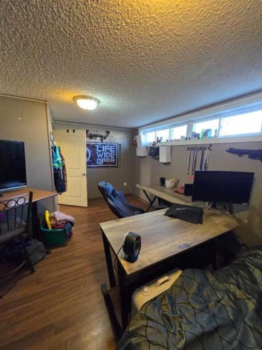 525 6 Avenue, Fox Creek, AB - Indoor