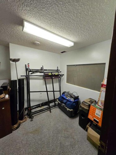 525 6 Avenue, Fox Creek, AB - Indoor