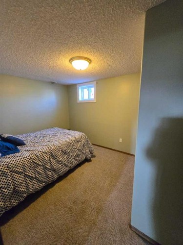 525 6 Avenue, Fox Creek, AB - Indoor Photo Showing Bedroom