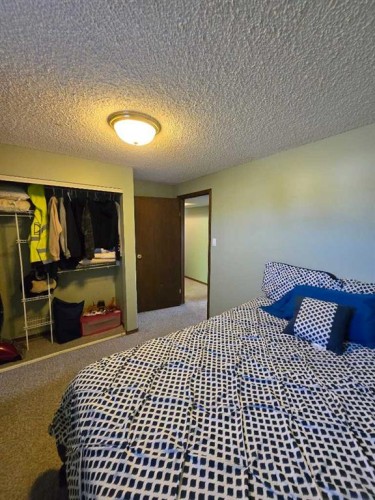 525 6 Avenue, Fox Creek, AB - Indoor Photo Showing Bedroom