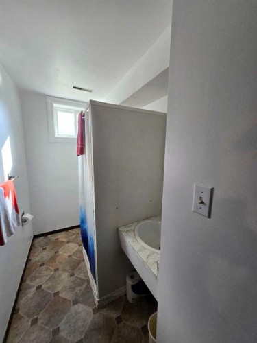 525 6 Avenue, Fox Creek, AB - Indoor