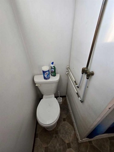 525 6 Avenue, Fox Creek, AB - Indoor Photo Showing Bathroom