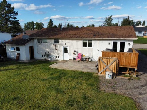 525 6 Avenue, Fox Creek, AB - Outdoor