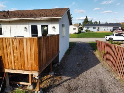 525 6 Avenue, Fox Creek, AB - Outdoor