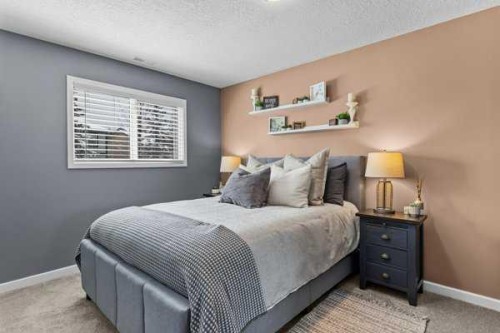 101 Wapiti Close, Canmore, AB - Indoor Photo Showing Bedroom