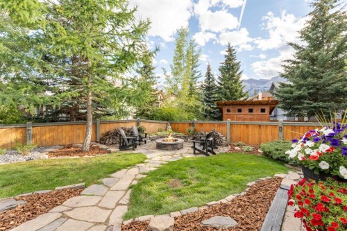 101 Wapiti Close, Canmore, AB - Outdoor With Backyard