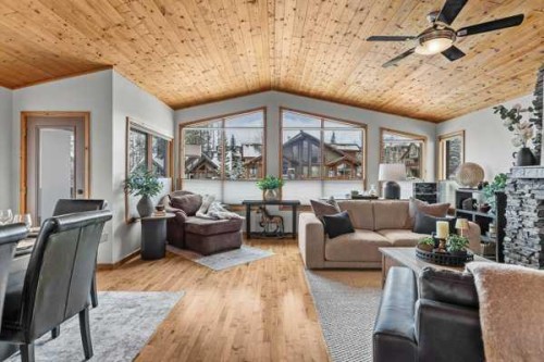 101 Wapiti Close, Canmore, AB - Indoor Photo Showing Living Room