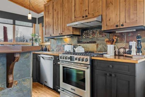 101 Wapiti Close, Canmore, AB - Indoor Photo Showing Kitchen
