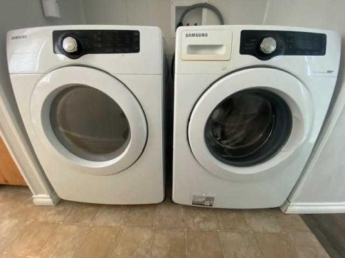 126 Nickerson Avenue, Hinton, AB - Indoor Photo Showing Laundry Room