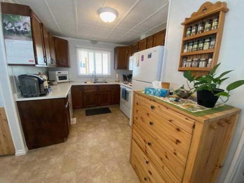 126 Nickerson Avenue, Hinton, AB - Indoor Photo Showing Kitchen