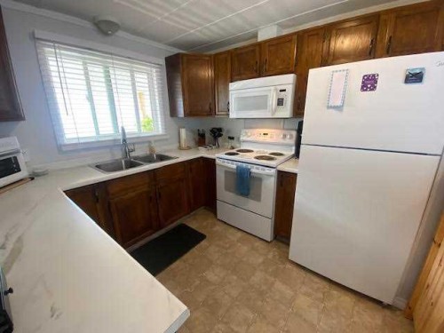 126 Nickerson Avenue, Hinton, AB - Indoor Photo Showing Kitchen With Double Sink