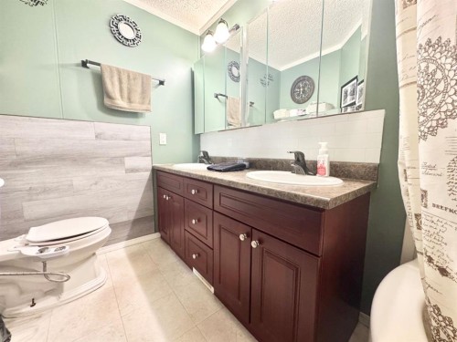 28 Keystone Place, Whitecourt, AB 