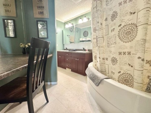 28 Keystone Place, Whitecourt, AB 