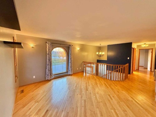 131 Tocher Avenue, Hinton, AB - Indoor Photo Showing Other Room