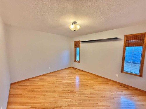 131 Tocher Avenue, Hinton, AB - Indoor Photo Showing Other Room