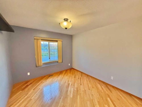 131 Tocher Avenue, Hinton, AB - Indoor Photo Showing Other Room