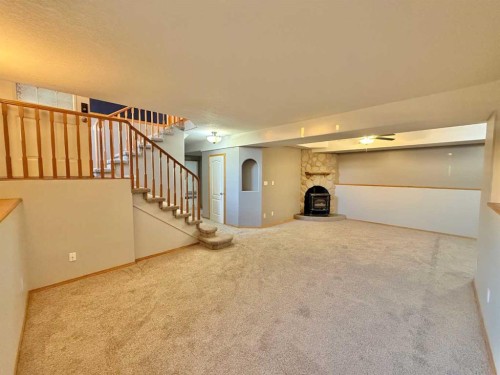 131 Tocher Avenue, Hinton, AB - Indoor Photo Showing Other Room