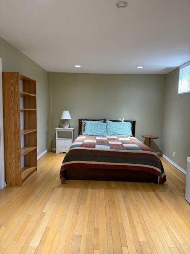 800 Connaught Drive, Jasper, AB - Indoor Photo Showing Bedroom