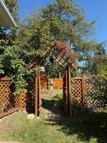 800 Connaught Drive, Jasper, AB - Outdoor