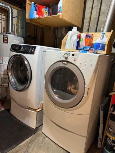 800 Connaught Drive, Jasper, AB - Indoor Photo Showing Laundry Room