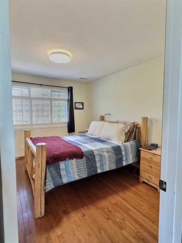 800 Connaught Drive, Jasper, AB - Indoor Photo Showing Bedroom